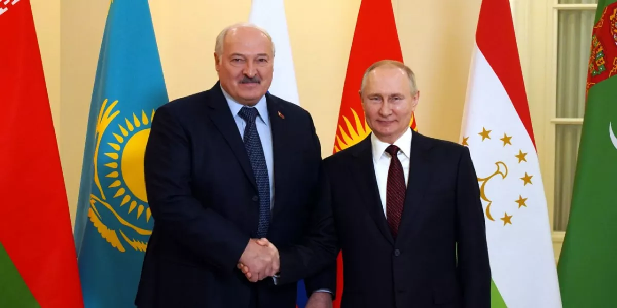 Lenta.ru: Сенатор Карасин назвал достойным предложение Александра Лукашенко о перемирии с Украиной